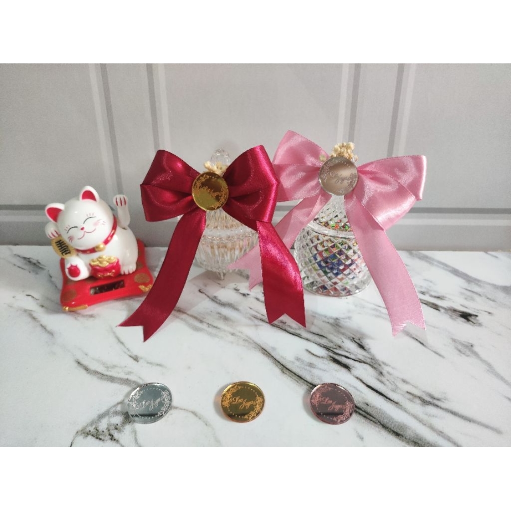 

Pita Souvenir Custom Nama | Hiasan Souvenir Pernikahan, Lamaran, Ulang Tahun & dll