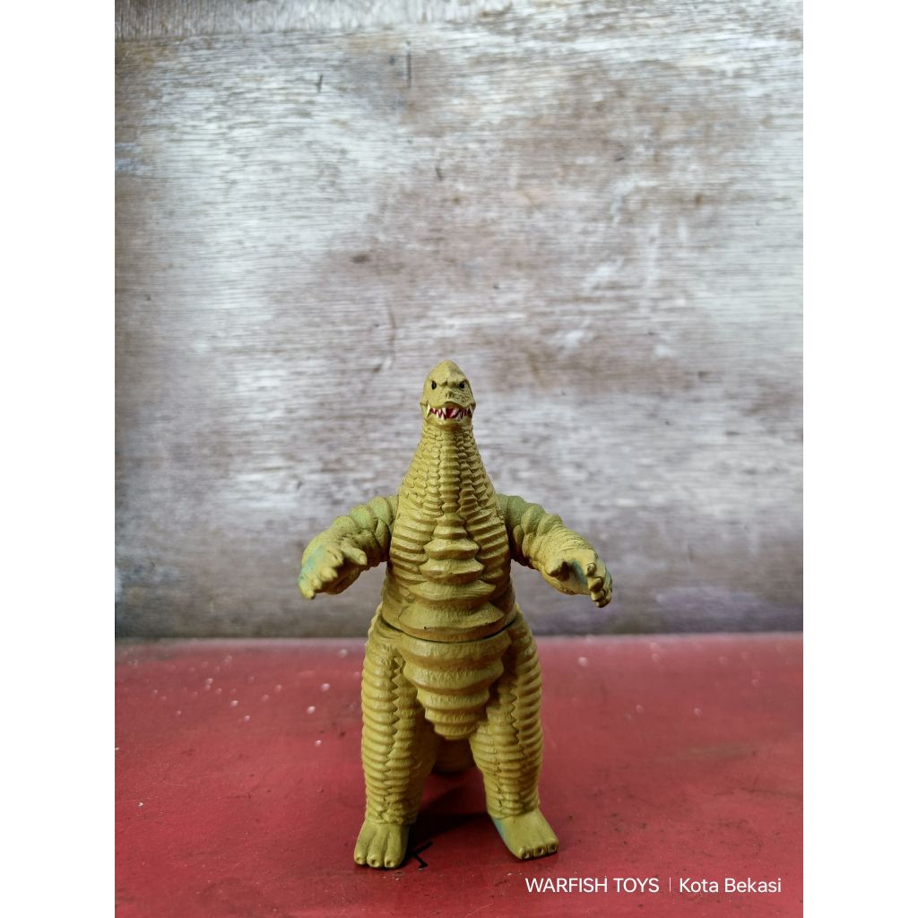 Bandai Ultra Monster Series 500"Red king"
