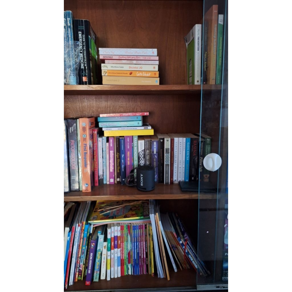 PRELOVED, buku Bekas: Sepotong Hati yang Baru, Kau Aku dan Spucuk Angpau Merah