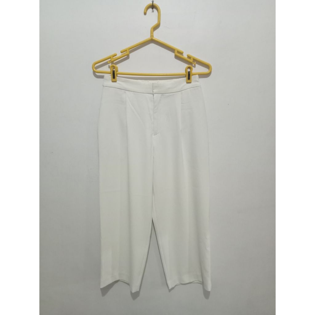 Preloved UNIQLO Ankle Pants White