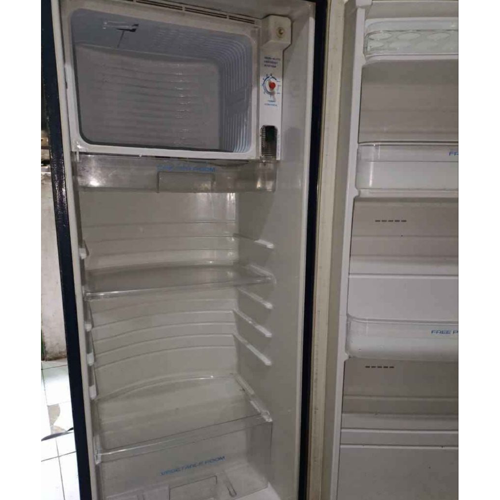 Kulkas Bekas Merk Fujitec 1 Pintu