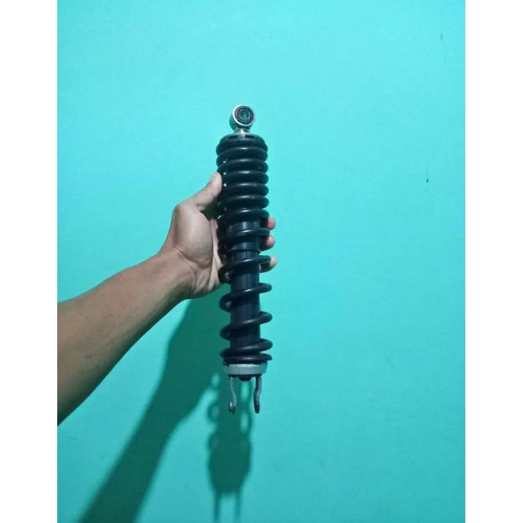 sokbreker belakang punya motor Honda beat sporty barang original copotan