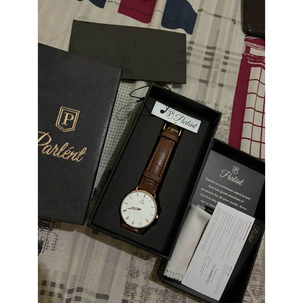 Jam Tangan Wanita Parlent Louis Femme Black & Gold