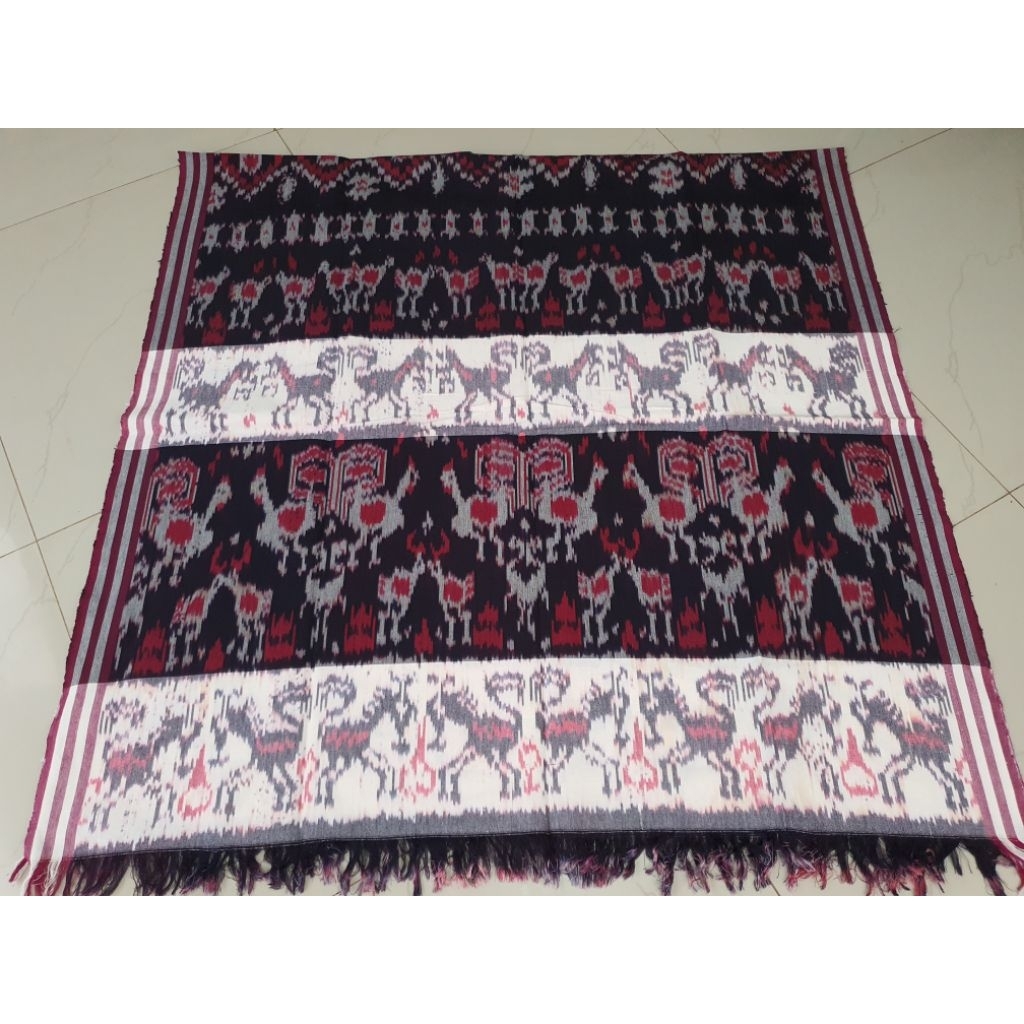 Tenun Ikat Blangket motif sumba