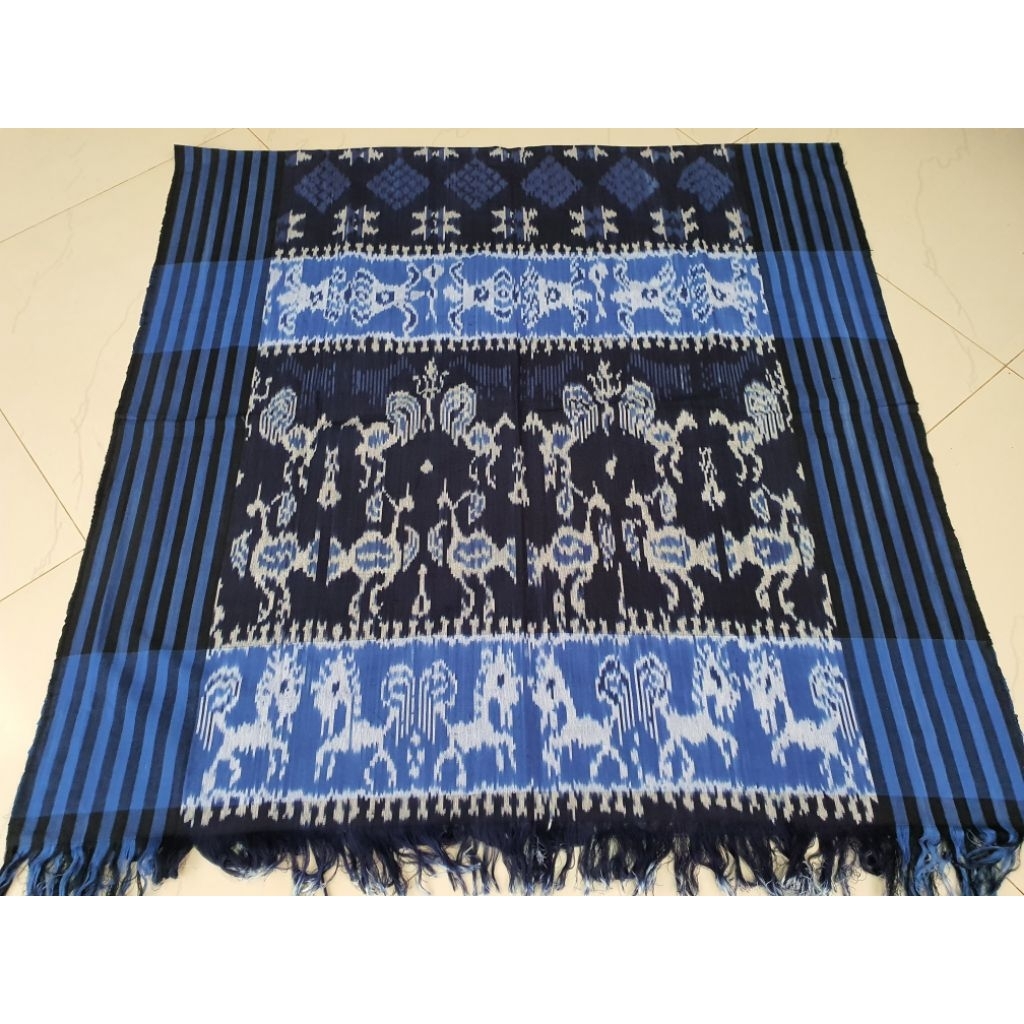 Tenun Ikat Blangket motif sumba