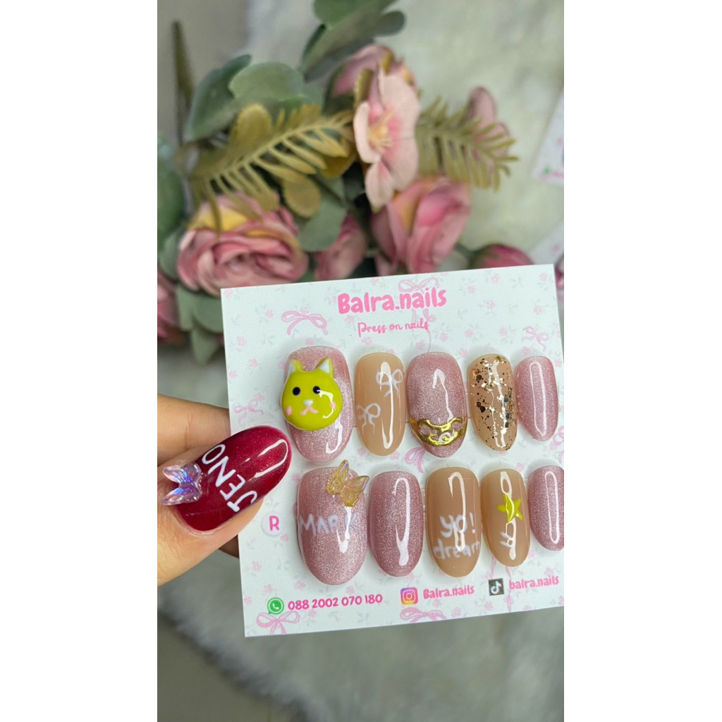 PRESS ON NAILS MARK + CAT EYE