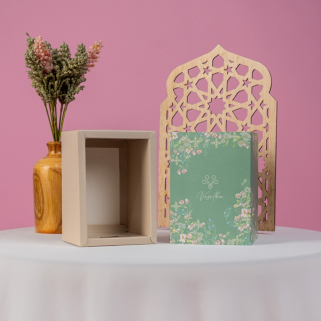 

VESELKA Exclusive Mini Packaging | Hard Box Hampers Kado Gift Kecil Seserahan Mahar Hantaran Pernikahan Hijab Scarves Bergo Mukena Set Sajadah Dewasa Motif Printing Premium