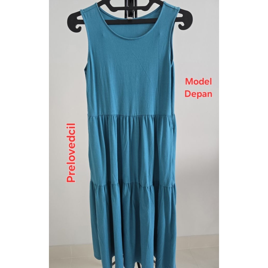 Preloved Dress Uniqlo Polos Wanita Tanpa Lengan - Warna Tosca
