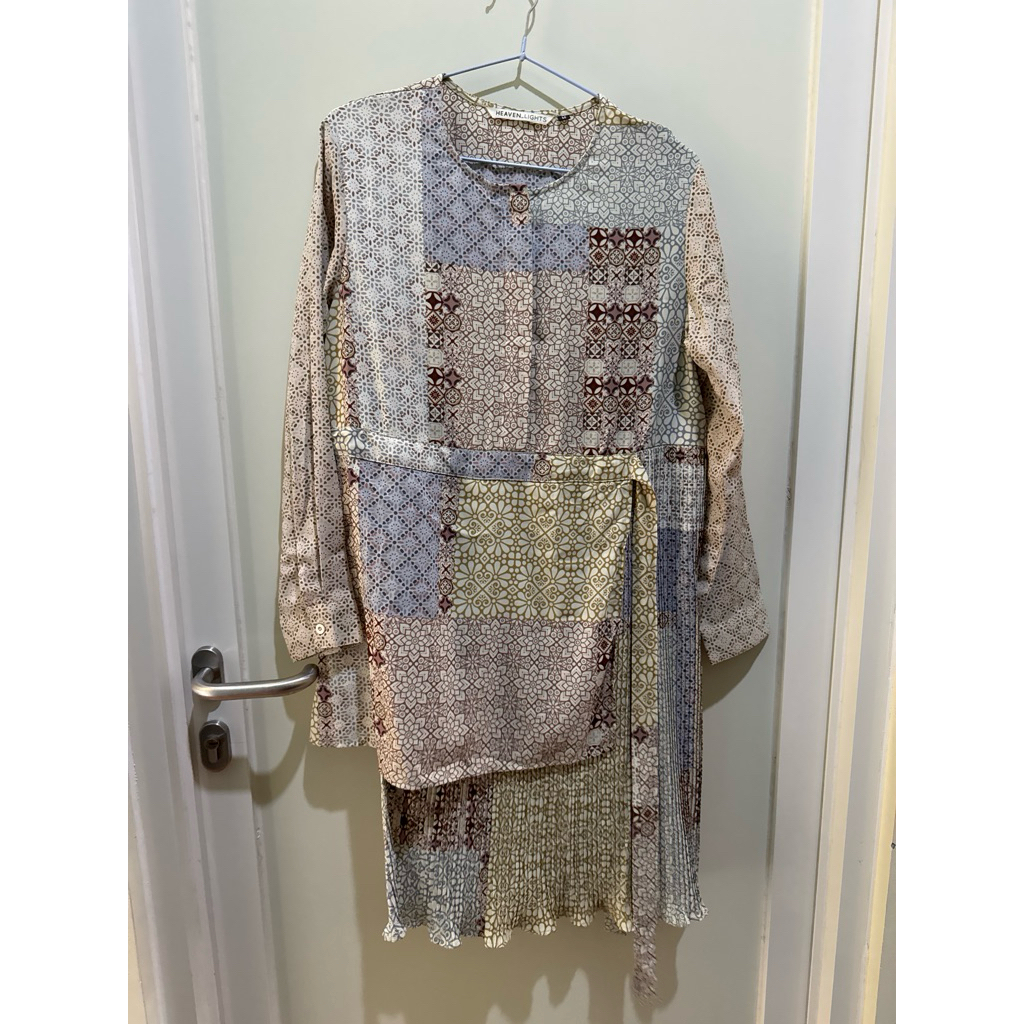 Preloved blouse tunik heaven lights