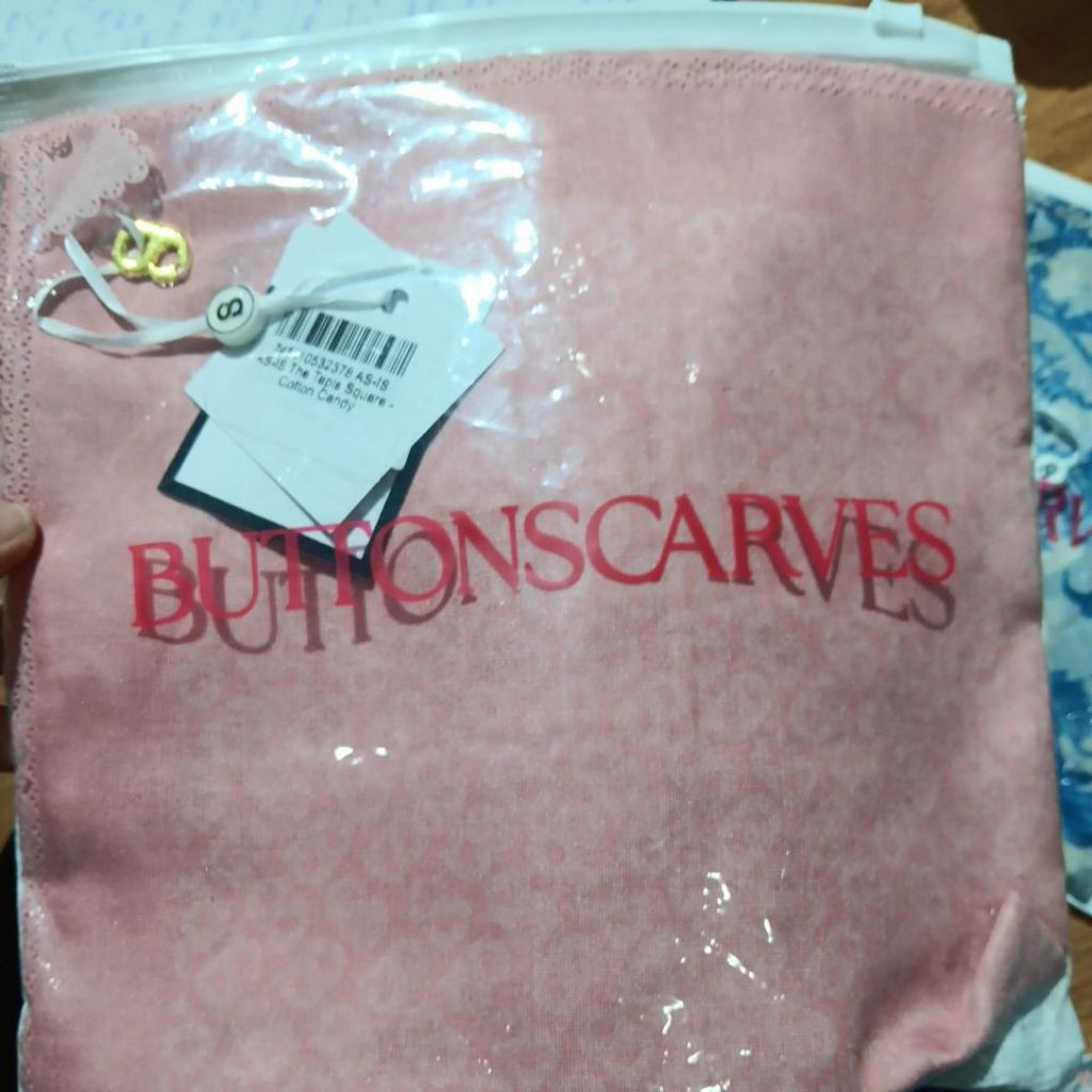 Scarf AS IS Buttonscarves