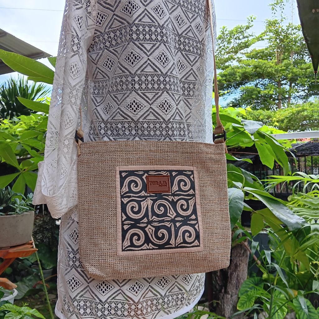 Tas Toraja Kotak Selempang Batik Toraja
