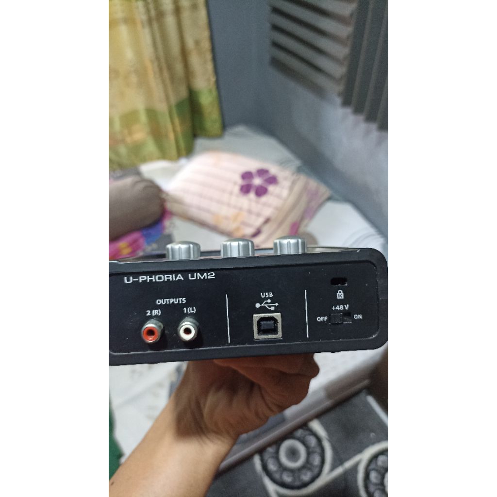Behringer um2 audio interface/soundcard bekas