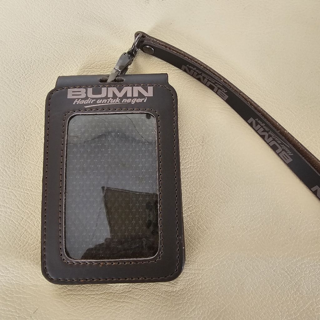 Tempat Kartu Id Card Kulit Lipat Dengan Logo BUMN