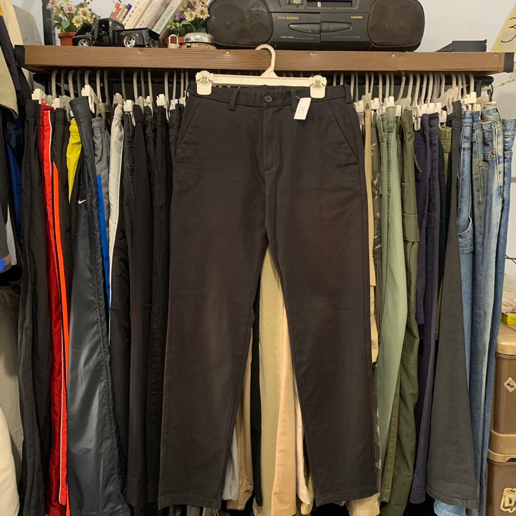 Gu by uniqlo chinos pants