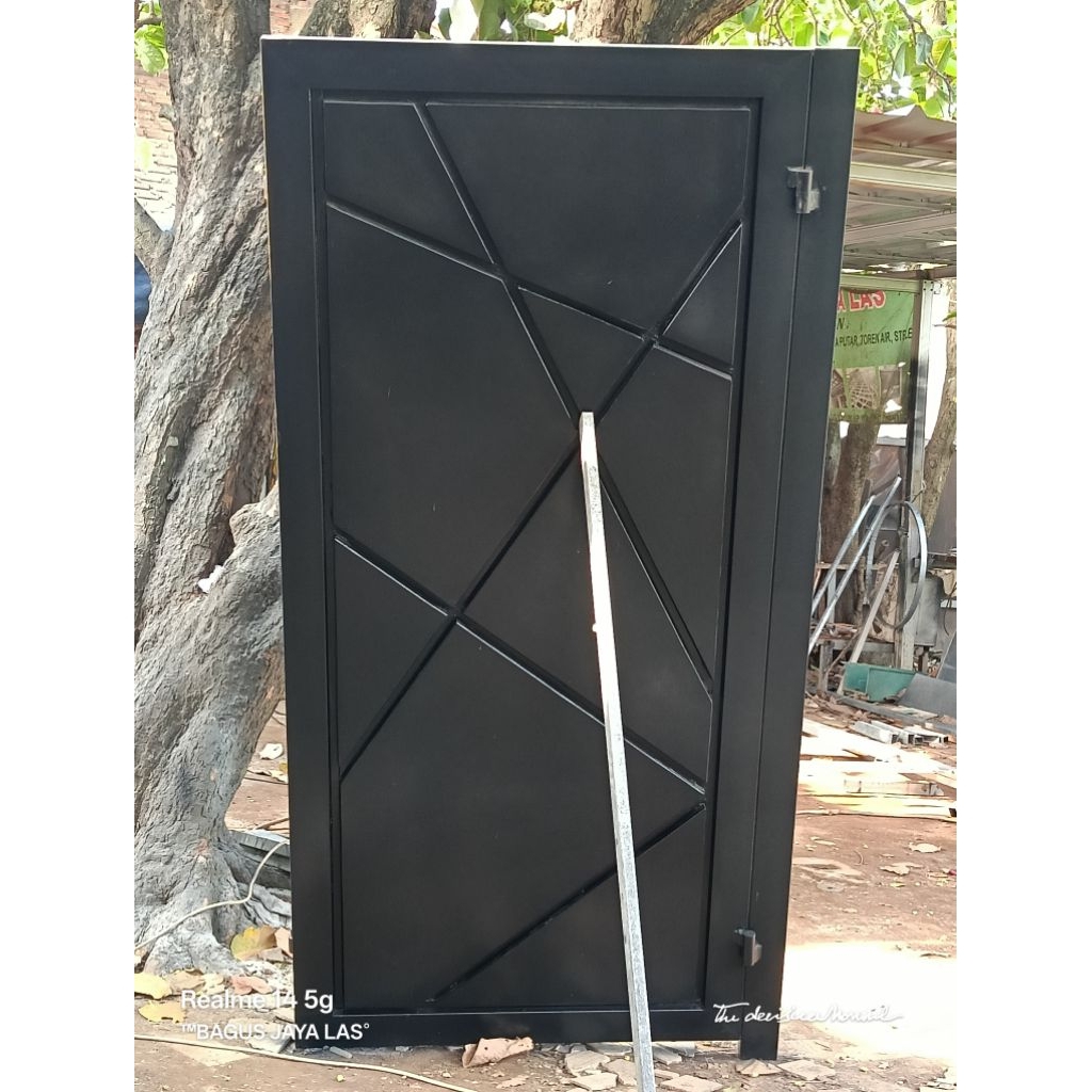 pintu lipat besi minimalis modern-tampilan estetik