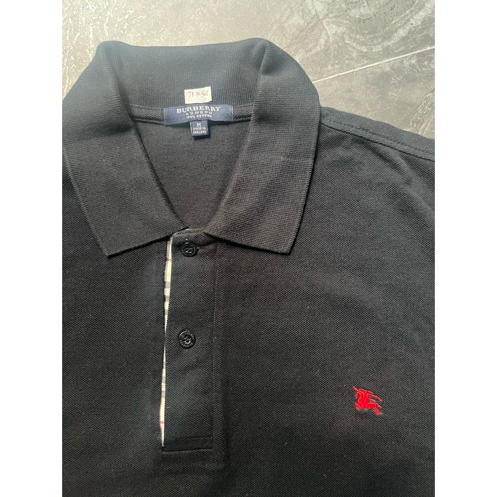 Baju polo burb3rry black good condition size XL fit XL