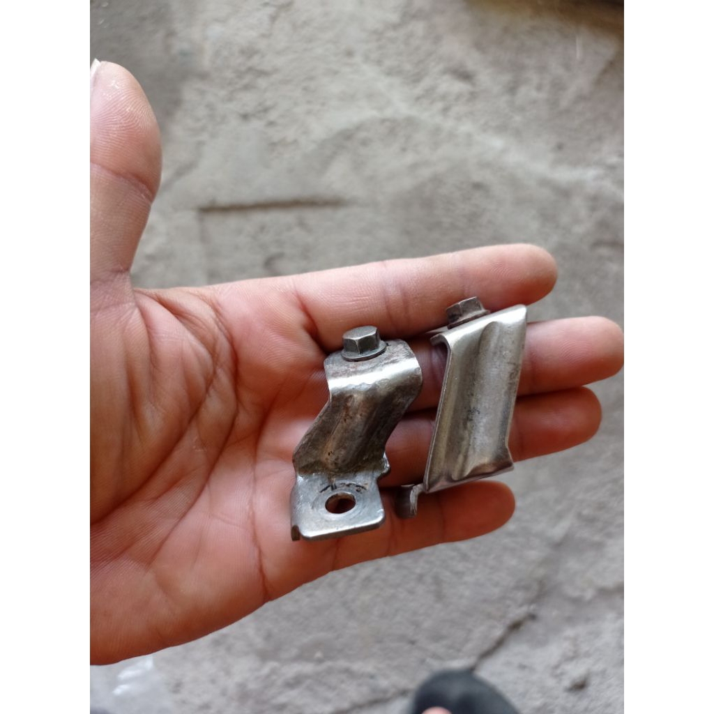 Dudukan sayap bawah shogun sp fd