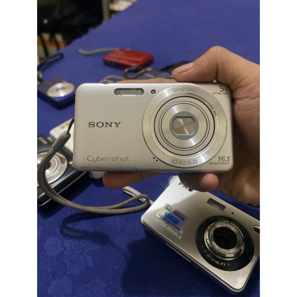 Digicam/Kamera Digital Sony Cyber shot W 710