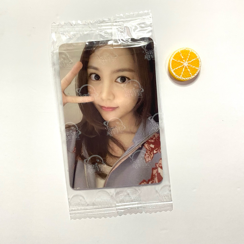 PHOTOCARD CARMEN HEARTS2HEARTS “THE CHASE” STARRIVER VCE 3.0