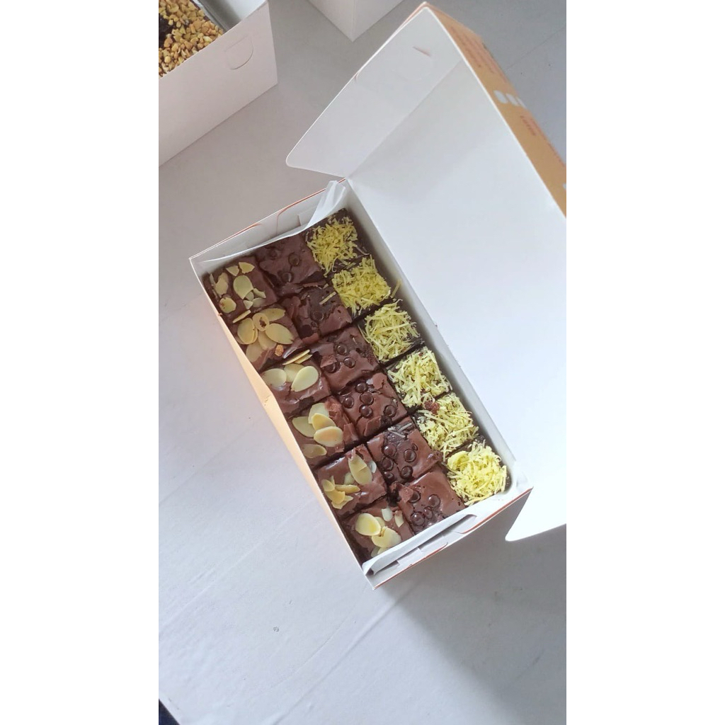 

brownies sekat medium size 20x10cm