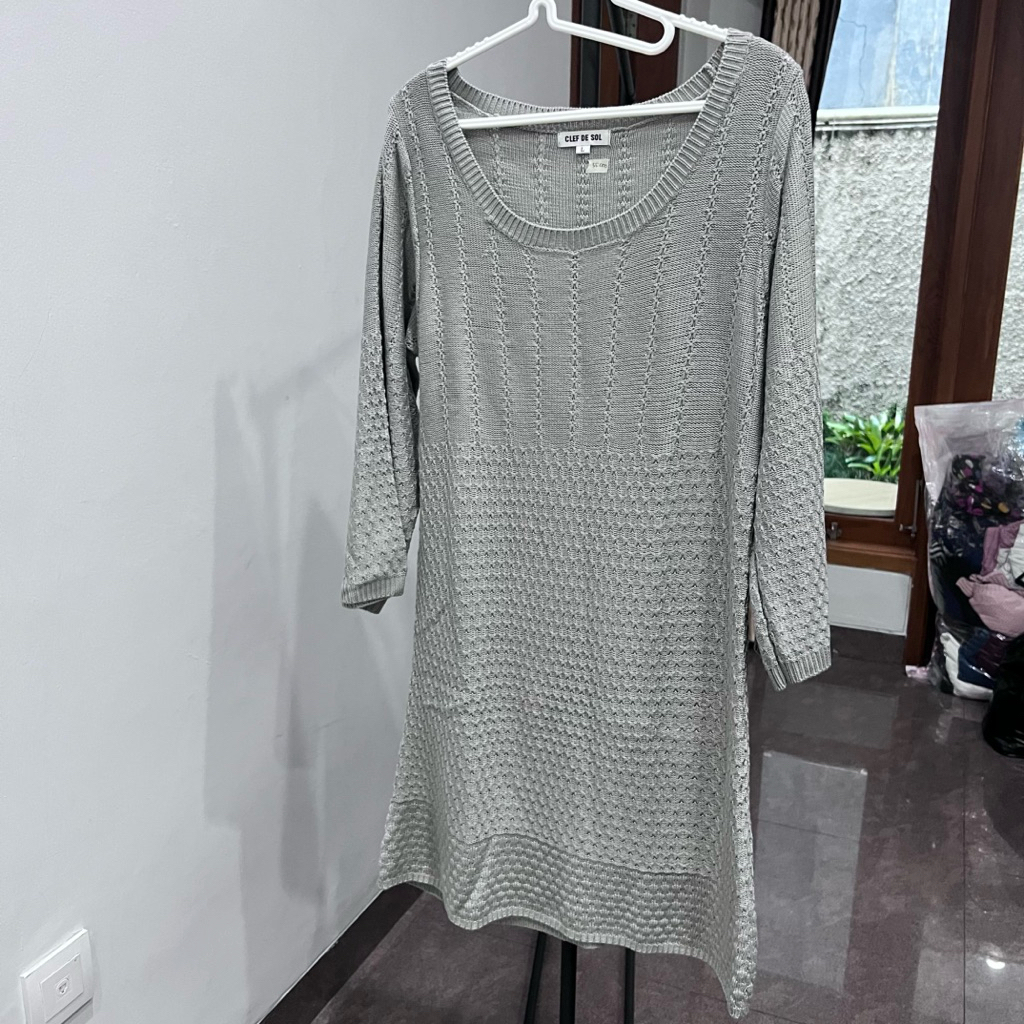 PRELOVED DRESS RAJUT CLEF DE SOL Size L