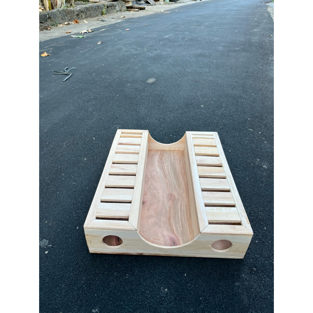 Tatakan tempat pijakan atau alat bantu kucing munchkin cebol kaki pendek kawin atau juga cocok buat 