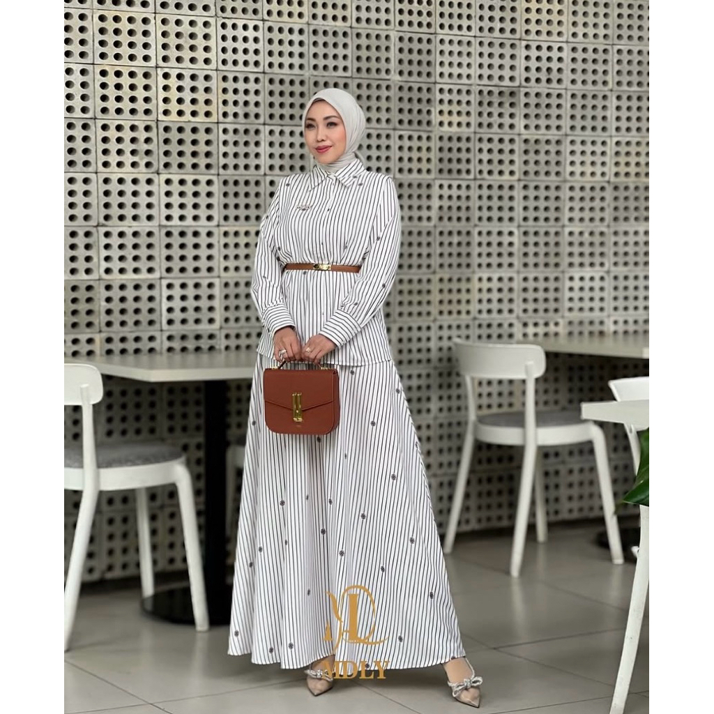 Reema Signature Stripes One Set By MDLY