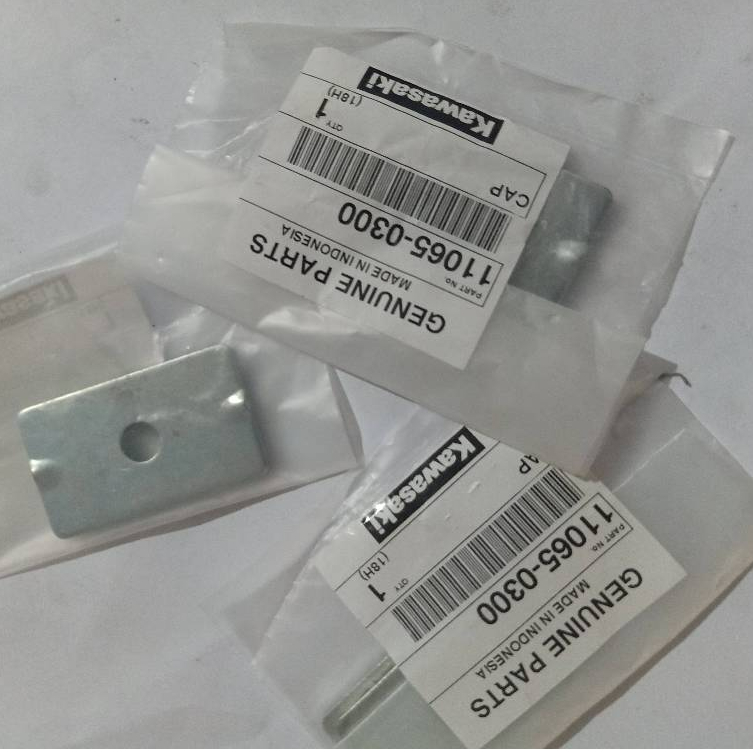 Penutup Tutup Anting Setelan Rantai KLX 150 Dtracker 150 KLX BF Original KAWASAKI