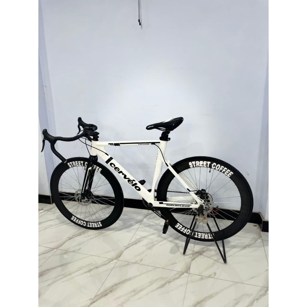 Roadbike/Sepeda balap CERVELO warna putih