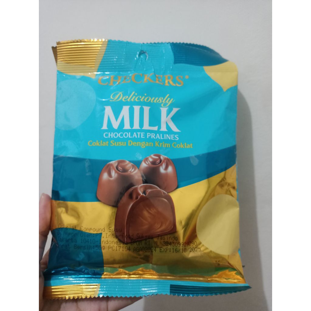 

COKLAT CHECKERS HAZELNUT/MILK/STRAWBERRY 50GR