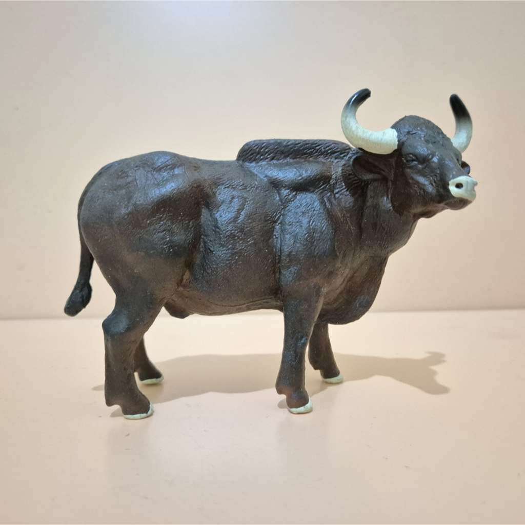 Figur Hewan sapi kerbau seladang gaur bull bertanduk coklat gelap PVC Miniatur mainan diorama binata