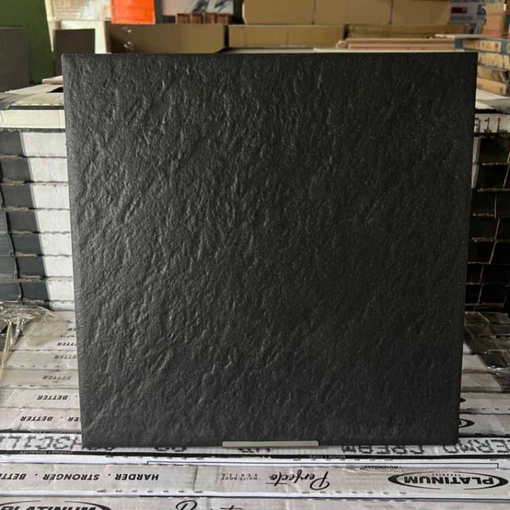 Rocky Black 40x40