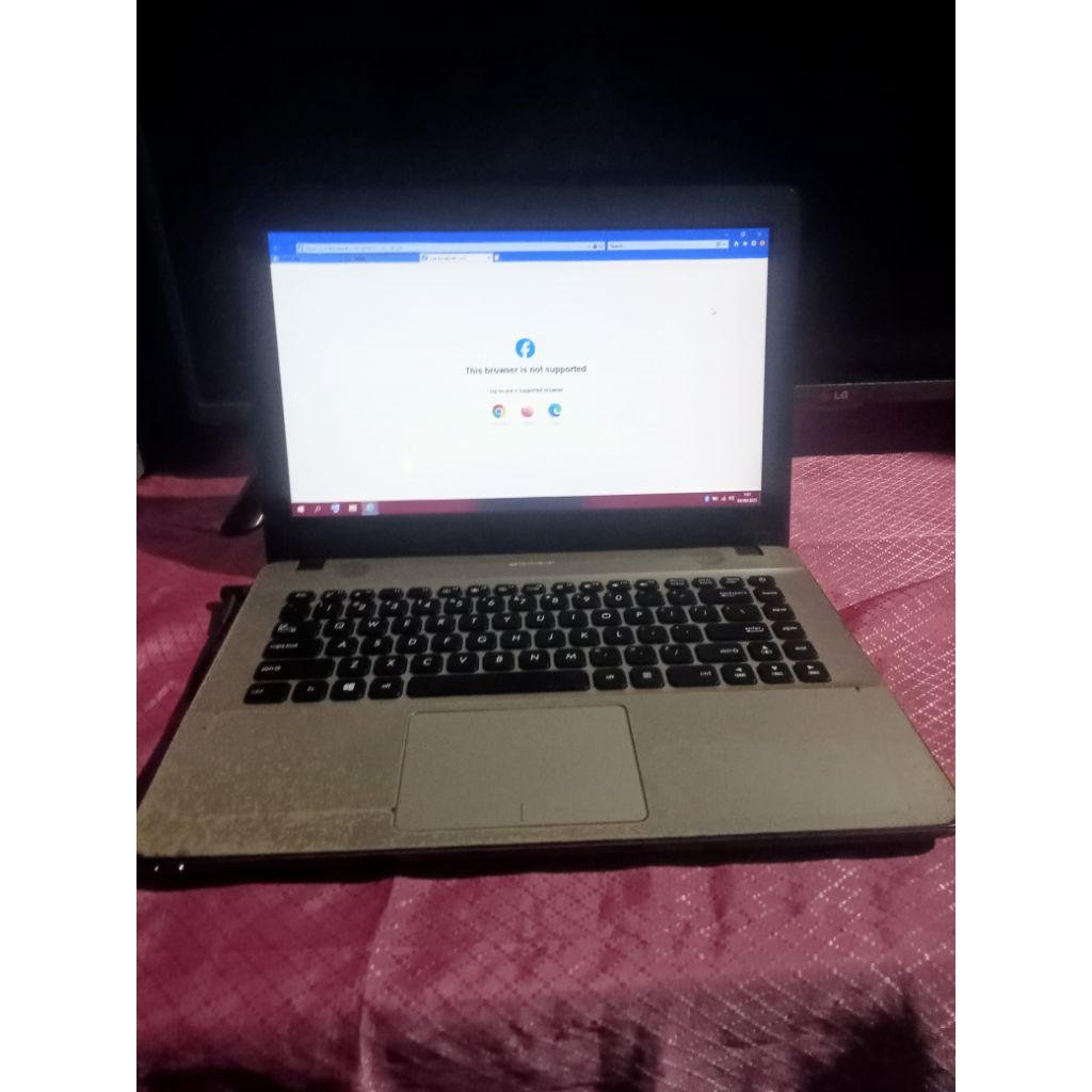 laptop_asus_x441n_mobo_normal_bios_terkunci_lcd_normal-mines_keyboard_hardisk_mau_di_instal-kembali