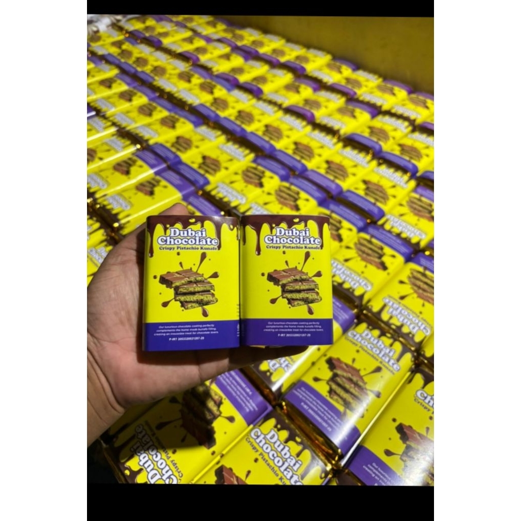 

COKLAT DUBAI MINI ISI PISTACHIO KUNAFA BERAT 85GRAM HARGA TERMURAH