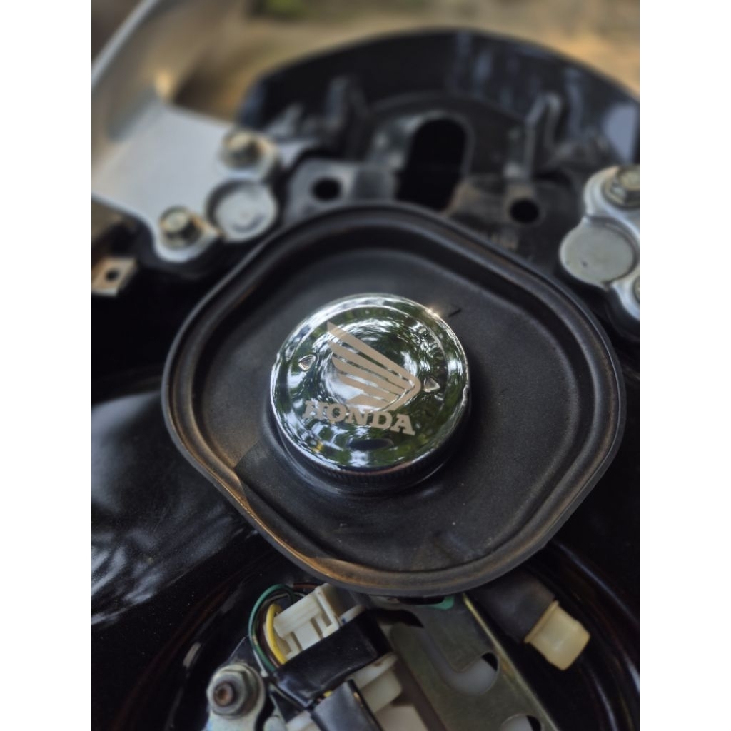 tutup tangki honda scopy.beat vario old.vario new.stylo sudah krom dan berlogo honda