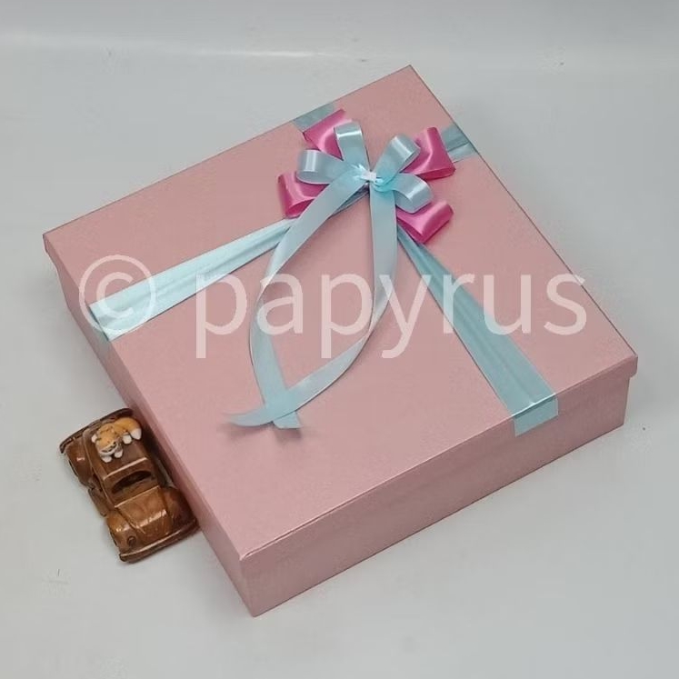 

PAPYRUS 30x30 Tinggi 10cm Kotak Kado Gift Box Hardbox Hampers V1