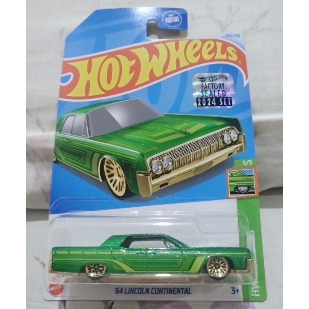 Hot Wheels Factory Sealed 2024 - 64 Lincoln Continental - green Exclusive Kroger