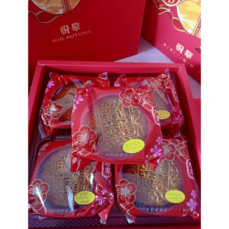 

Mooncake Premium Malaysia ECERAN Kue Bulan Moon Cake Telur Asin Yolk Lotus Ada VEGETARIAN