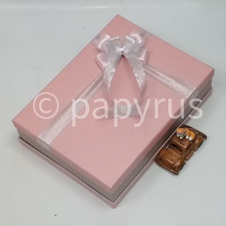

PAPYRUS Sandwich 30x40 Tinggi 10cm Kotak Kado Gift Box Hardbox Hampers V1