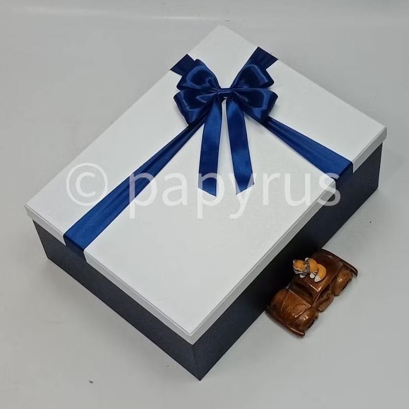 

PAPYRUS Kombinasi 30x40 Tinggi 15cm Kotak Kado Gift Box Hardbox Hampers V2