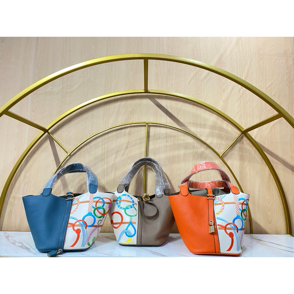 Hand Bag Modern TimeLess