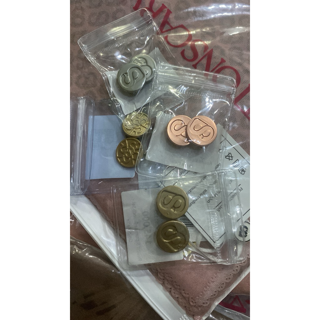 Round Signature Brooch Buttonscraves