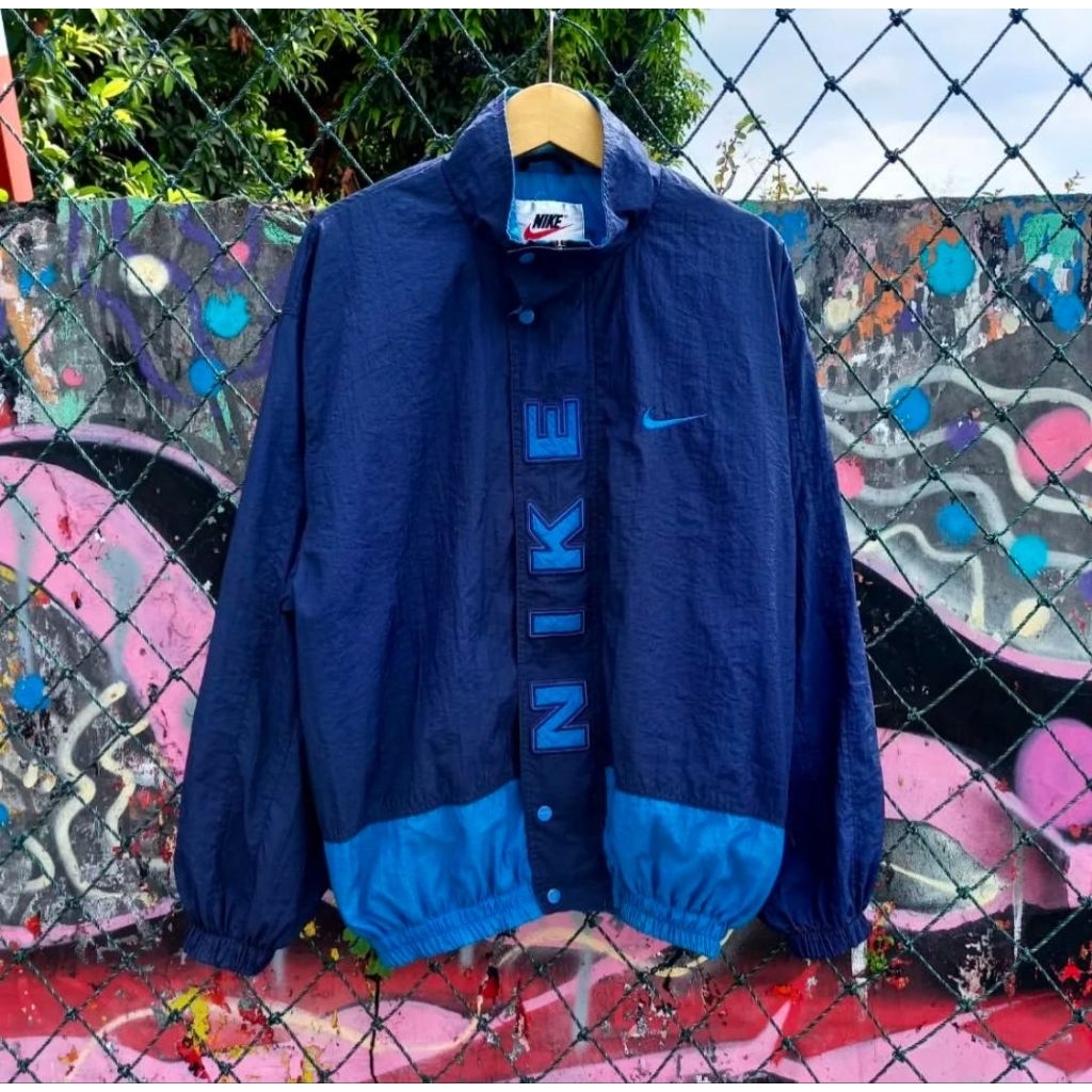 windbreaker nike 90s spellout