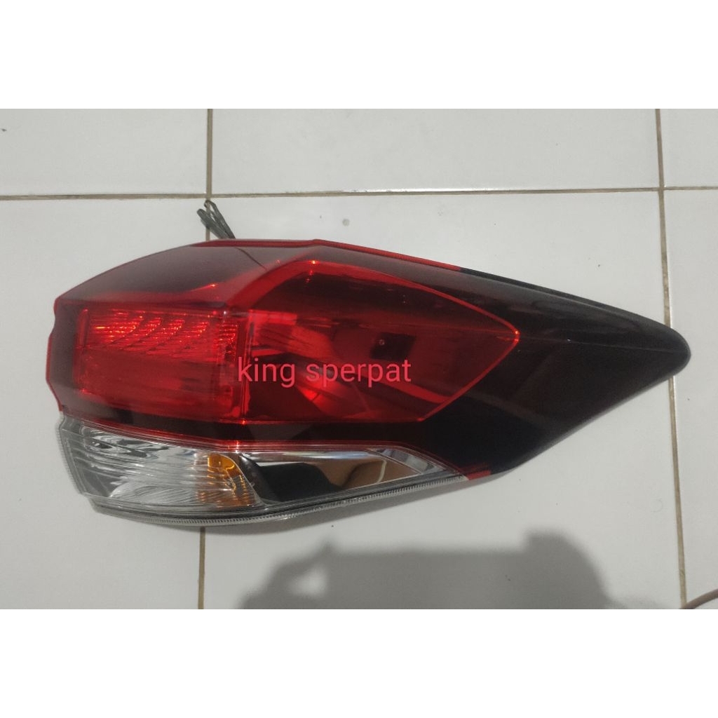 stoplamp toyota Rush 2018
