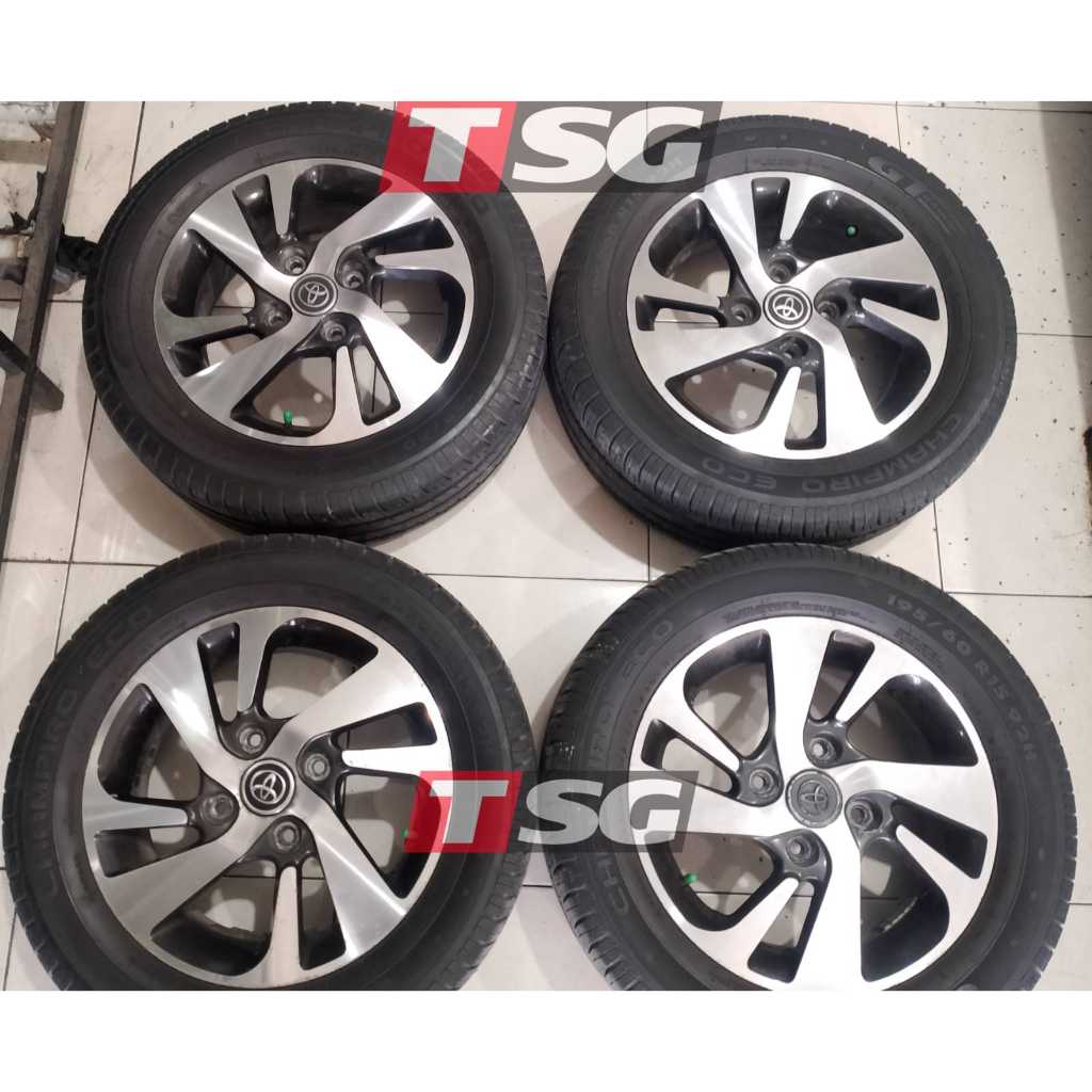 Velg Mobil Bekas Ring 15 Baut 4 REP STD AVANZA R15 H5X114,3 + BAN