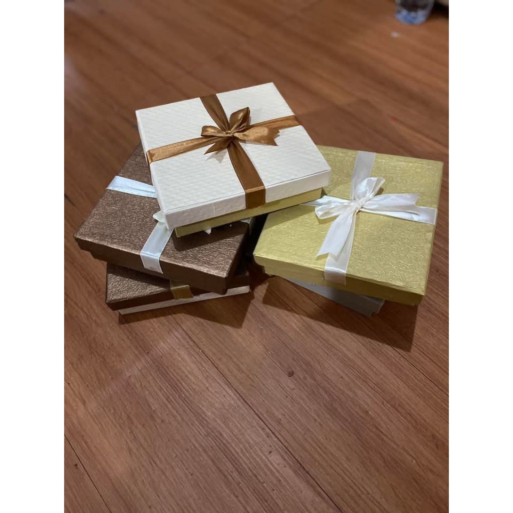 

Box hampers kado ultah bahan hardbox tebal ukuran 30×20×10