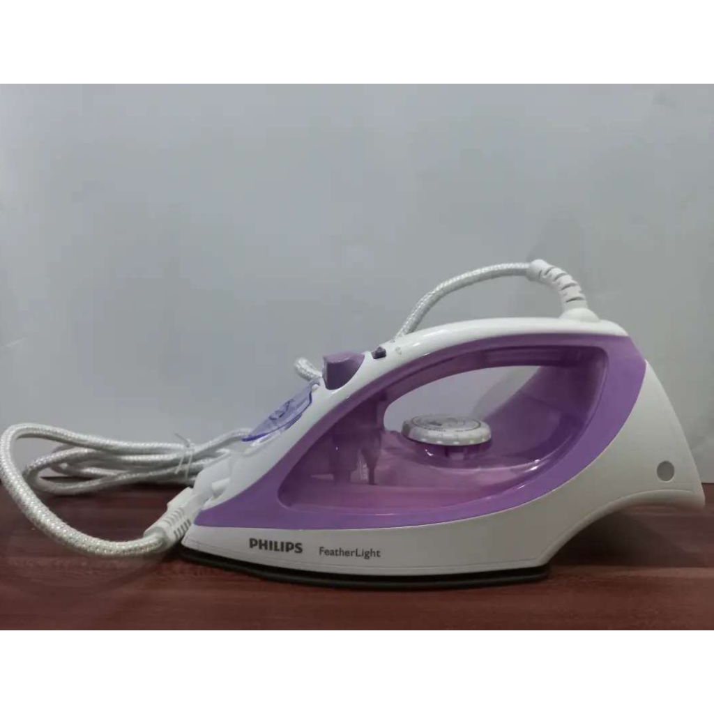 Setrika Uap Philips FeatherLight GC1418 Bekas