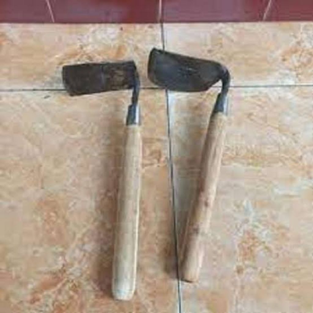 wangkil baja / cangkul kecil