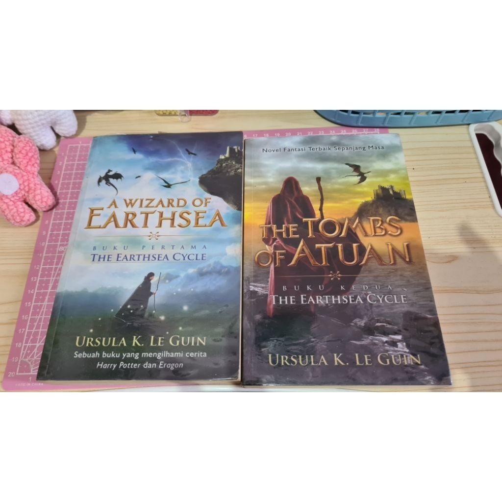 [PRELOVED] The Earthsea Cycle - A Wizard of Earthsea, The Tombs of Atuan