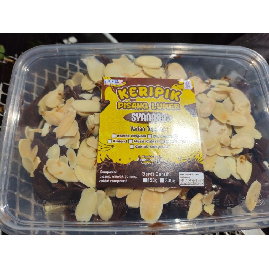 

syanana keripik pisang cokelat lumer almond by Gendhis bakery